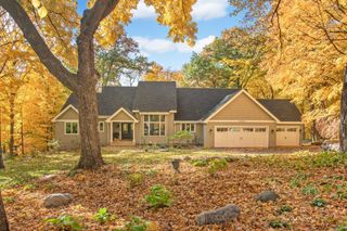 5250 Saint Albans Bay Road, Excelsior, MN 55331