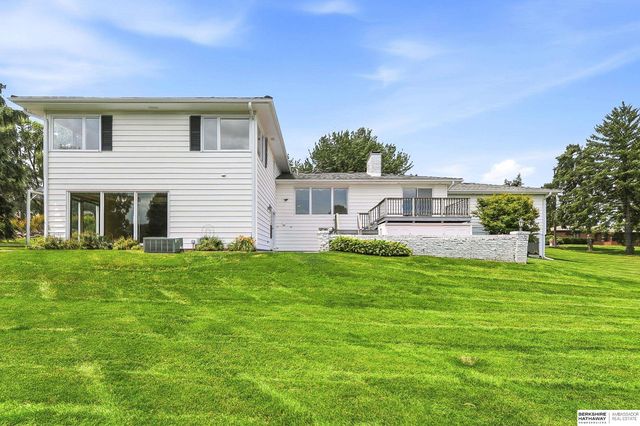 825 S 113th Street, Omaha, NE 68154