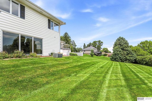 825 S 113th Street, Omaha, NE 68154