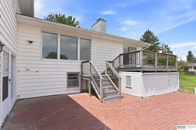 825 S 113th Street, Omaha, NE 68154