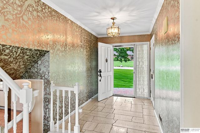 825 S 113th Street, Omaha, NE 68154