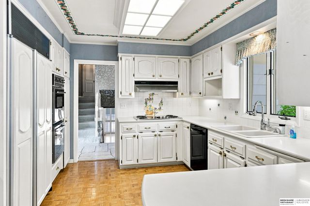 825 S 113th Street, Omaha, NE 68154
