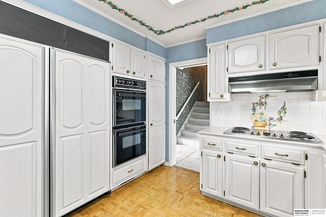 825 S 113th Street, Omaha, NE 68154