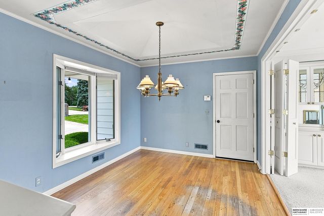 825 S 113th Street, Omaha, NE 68154