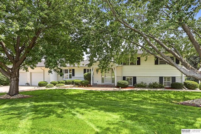 825 S 113th Street, Omaha, NE 68154