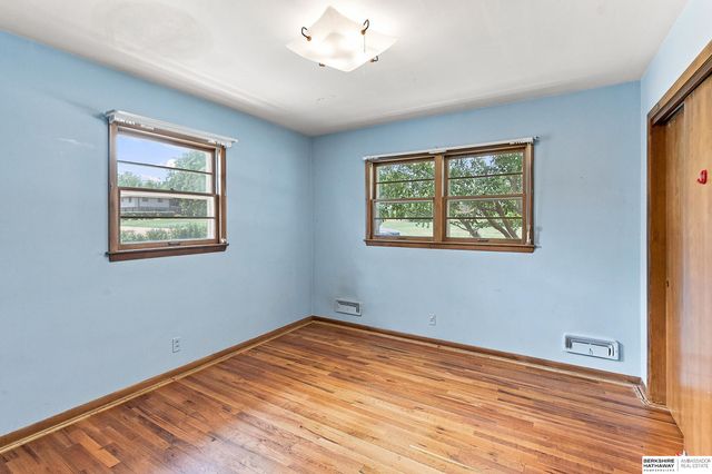 825 S 113th Street, Omaha, NE 68154