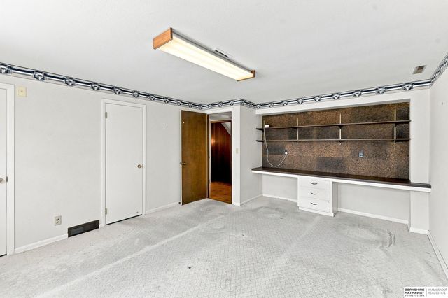 825 S 113th Street, Omaha, NE 68154
