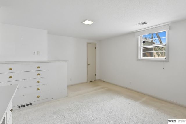 825 S 113th Street, Omaha, NE 68154