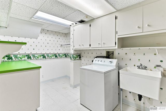 825 S 113th Street, Omaha, NE 68154