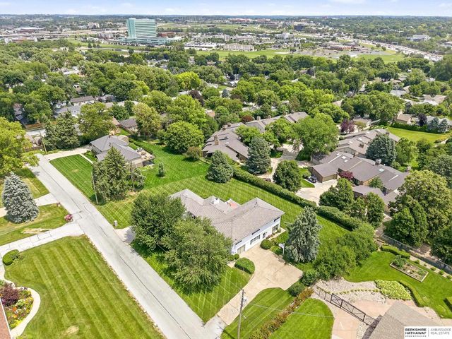 825 S 113th Street, Omaha, NE 68154