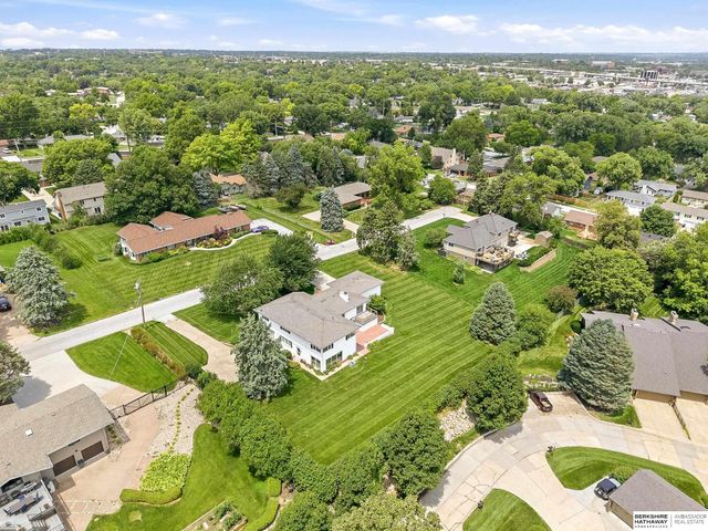825 S 113th Street, Omaha, NE 68154