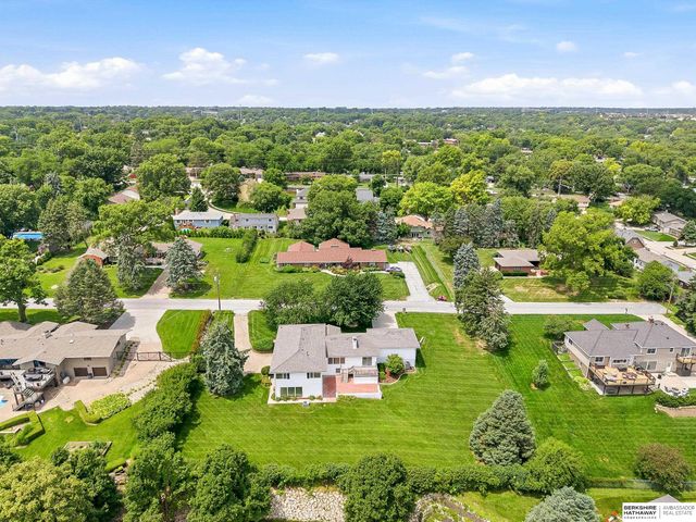 825 S 113th Street, Omaha, NE 68154