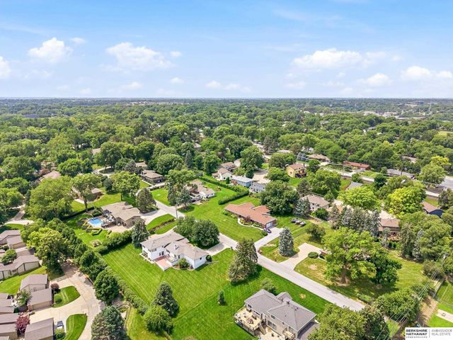 825 S 113th Street, Omaha, NE 68154