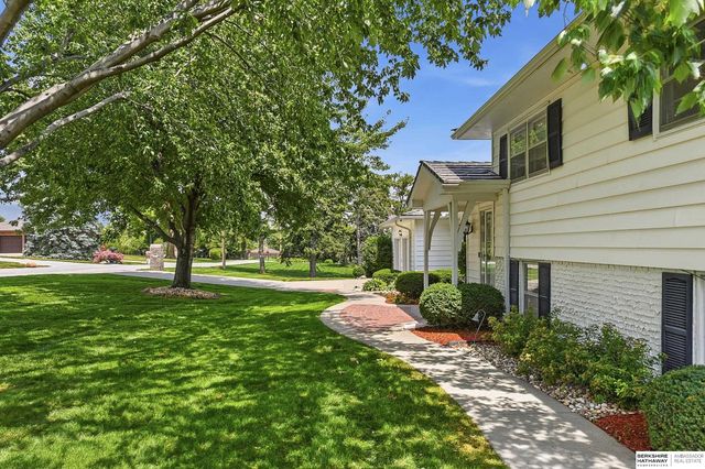 825 S 113th Street, Omaha, NE 68154
