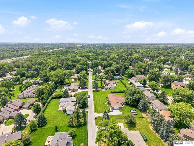 825 S 113th Street, Omaha, NE 68154