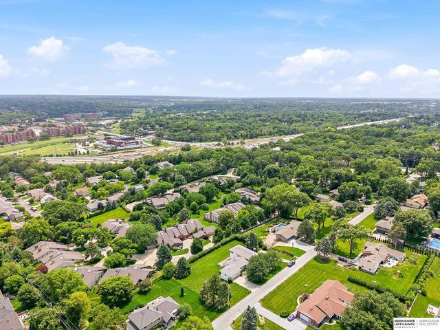 825 S 113th Street, Omaha, NE 68154