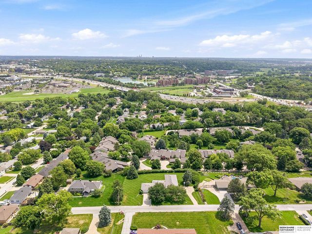 825 S 113th Street, Omaha, NE 68154