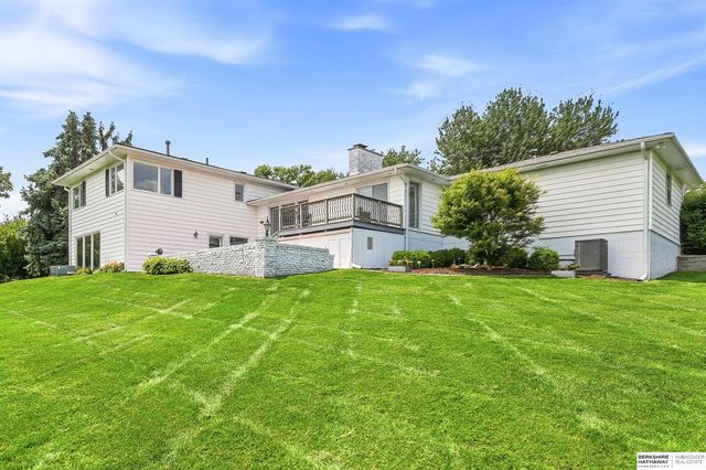 825 S 113th Street, Omaha, NE 68154