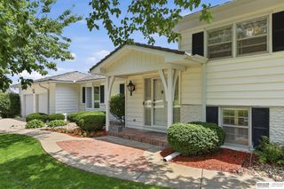 825 S 113th Street, Omaha, NE 68154