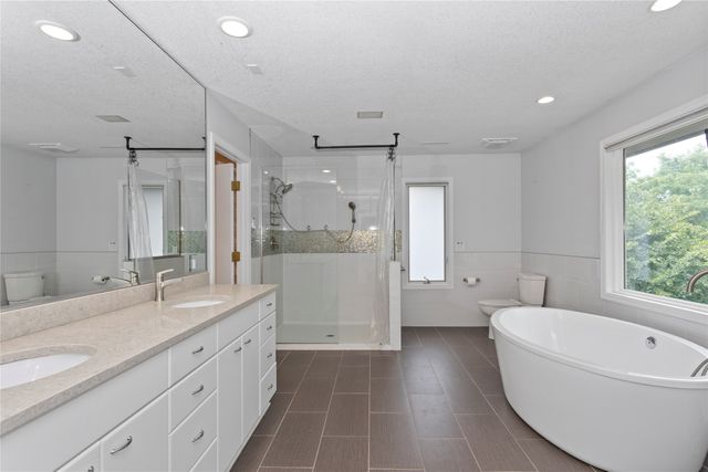 1772 NW 120th Street, Clive, IA 50325