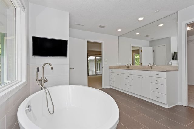 1772 NW 120th Street, Clive, IA 50325