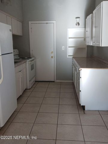 5718 HOLLYHOCK Road, Jacksonville, FL 32209