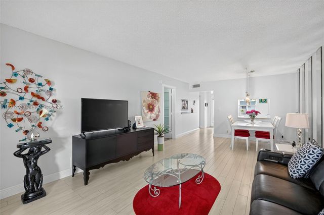 7817 Golf Circle Drive 305, Margate, FL 33063