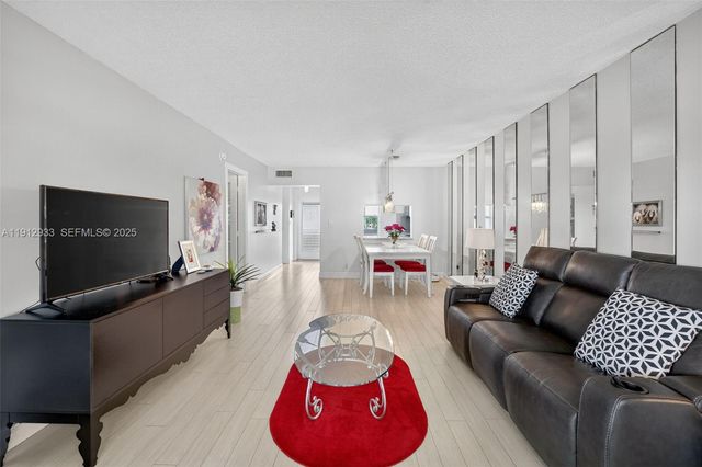 7817 Golf Circle Drive 305, Margate, FL 33063