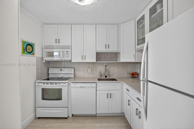 7817 Golf Circle Drive 305, Margate, FL 33063