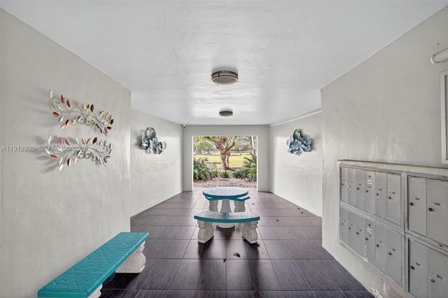 7817 Golf Circle Drive 305, Margate, FL 33063