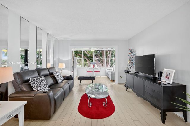7817 Golf Circle Drive 305, Margate, FL 33063