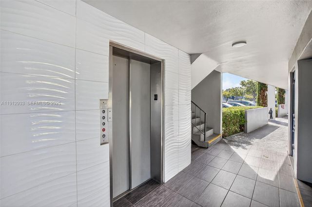 7817 Golf Circle Drive 305, Margate, FL 33063
