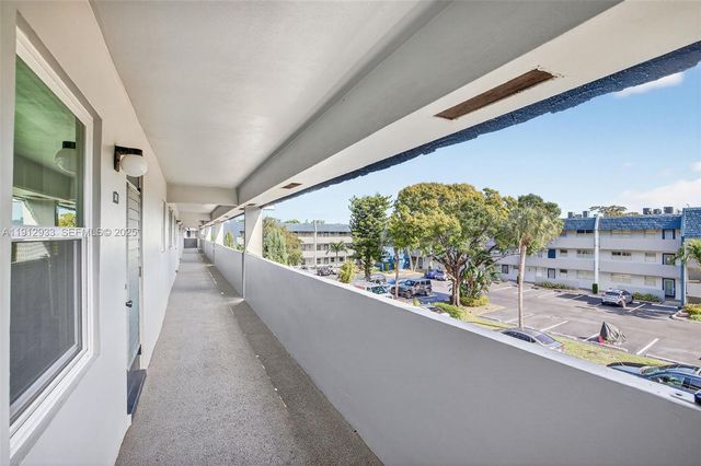 7817 Golf Circle Drive 305, Margate, FL 33063