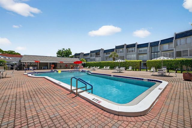 7817 Golf Circle Drive 305, Margate, FL 33063