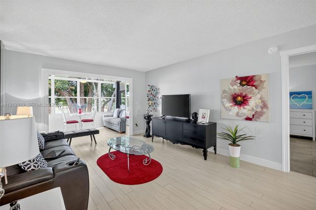 7817 Golf Circle Drive 305, Margate, FL 33063