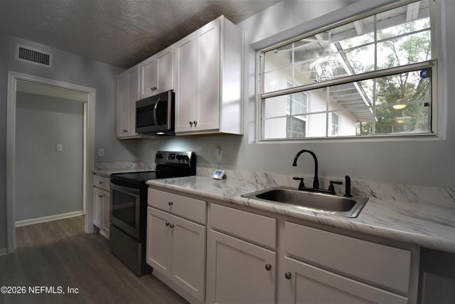 1869 EMBASSY Drive, Jacksonville, FL 32207