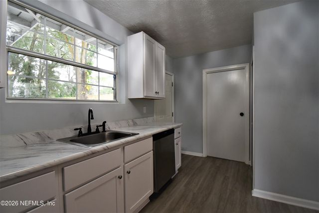 1869 EMBASSY Drive, Jacksonville, FL 32207