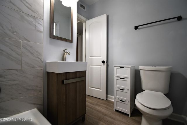 1869 EMBASSY Drive, Jacksonville, FL 32207