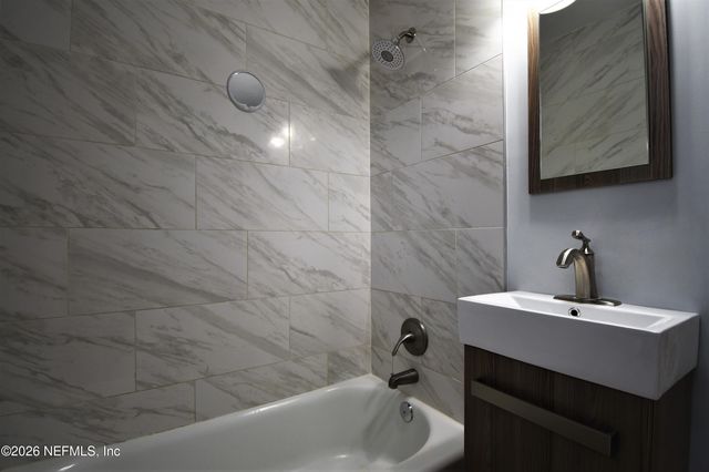 1869 EMBASSY Drive, Jacksonville, FL 32207