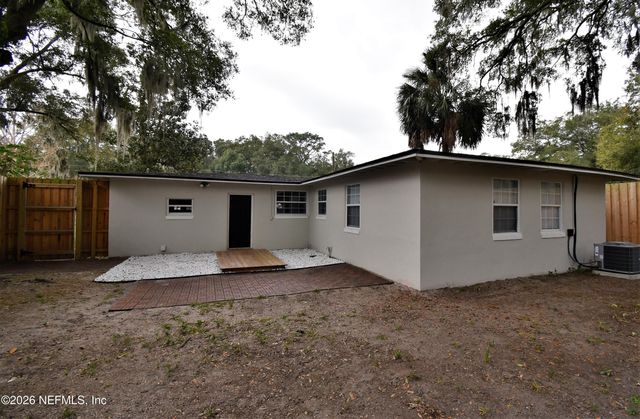 1869 EMBASSY Drive, Jacksonville, FL 32207