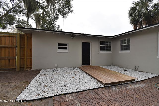 1869 EMBASSY Drive, Jacksonville, FL 32207