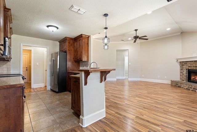 105 Bois D Arc Dr, Bullard, TX 75757