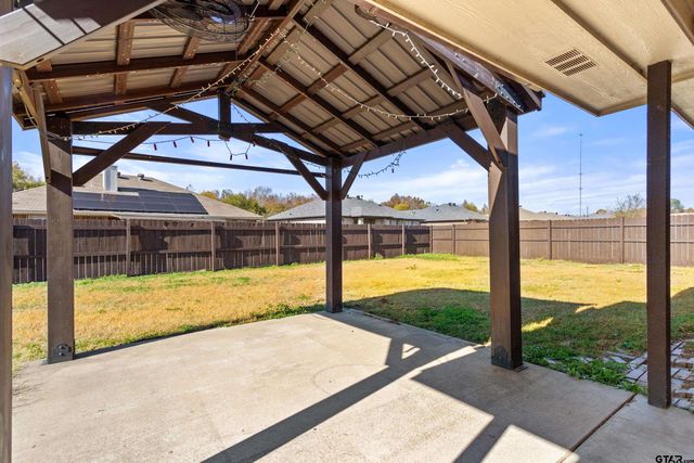 105 Bois D Arc Dr, Bullard, TX 75757