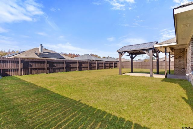 105 Bois D Arc Dr, Bullard, TX 75757