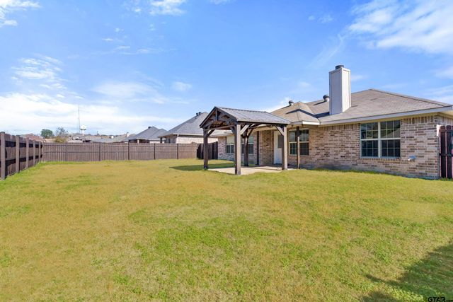 105 Bois D Arc Dr, Bullard, TX 75757