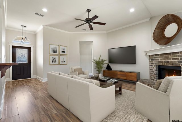 105 Bois D Arc Dr, Bullard, TX 75757