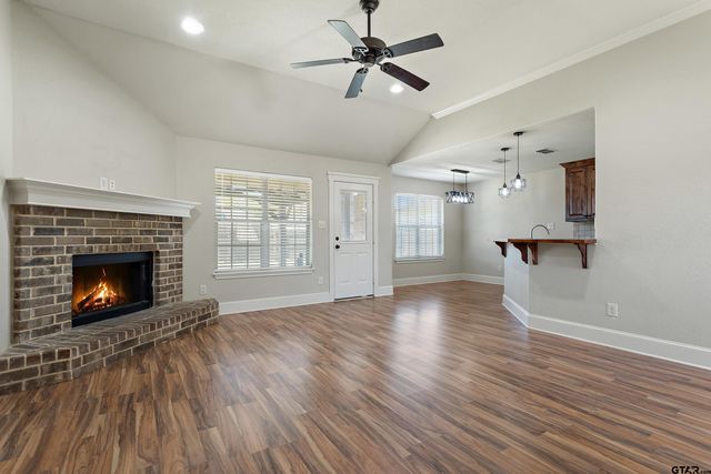 105 Bois D Arc Dr, Bullard, TX 75757