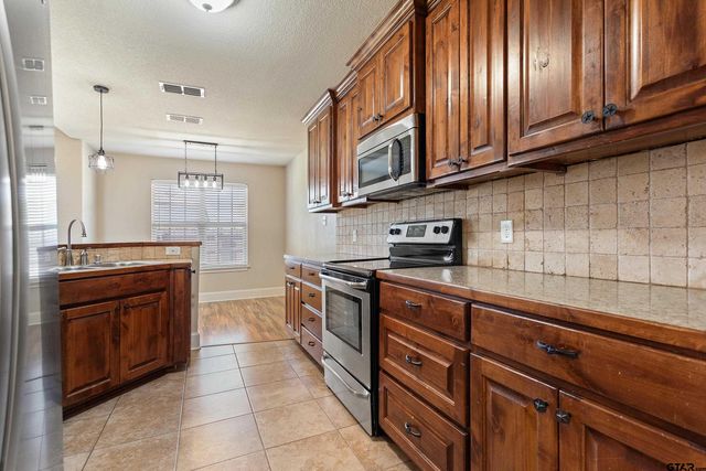 105 Bois D Arc Dr, Bullard, TX 75757