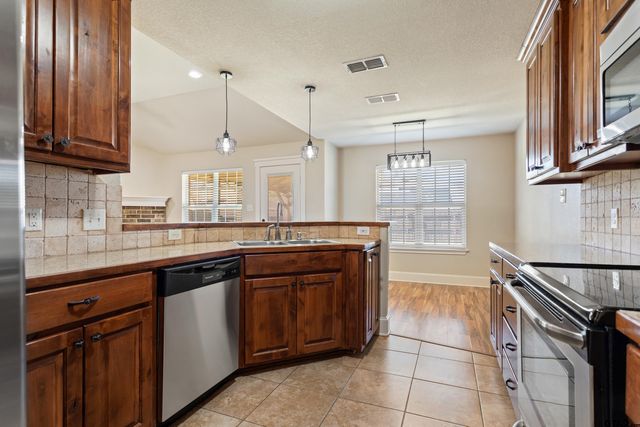 105 Bois D Arc Dr, Bullard, TX 75757