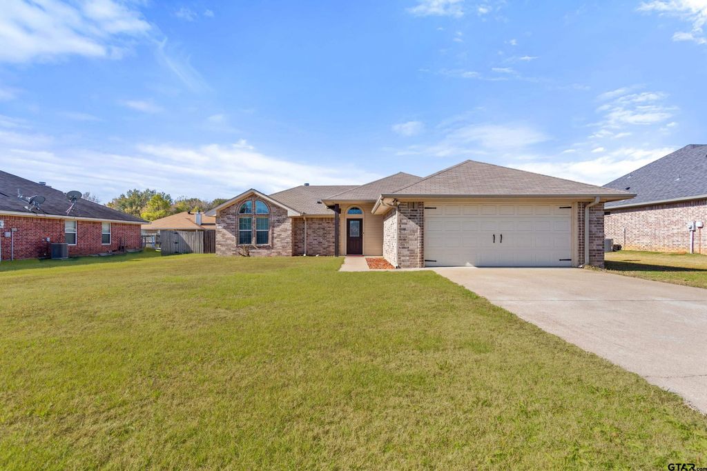 105 Bois D Arc Dr, Bullard, TX 75757